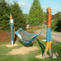 Outdoor Hängematte An Gestell Aus Geschnitzten Holzfiguren - Hängematte Burgfräulein Und Knappe