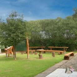 Sitzmöbel, Pult Und Tafel Für Ein Grünes Klassenzimmer - Offenes Klassenzimmer Bömmel -GARTENTRAUM Verkäufe sitzmoebel pult und tafel fuer ein gruenes klassenzimmer offenes klassenzimmer boemmel2